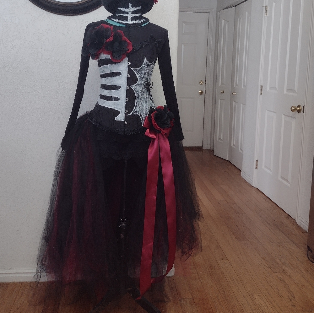 Ladies Day of The dead costume - Picture 3 of 3